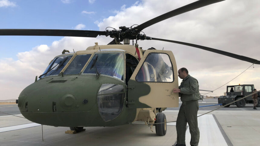 img-771 Intervenția elicopterului Black Hawk cu sistemul Bambi Bucket în satul Sluta din comuna Agăș