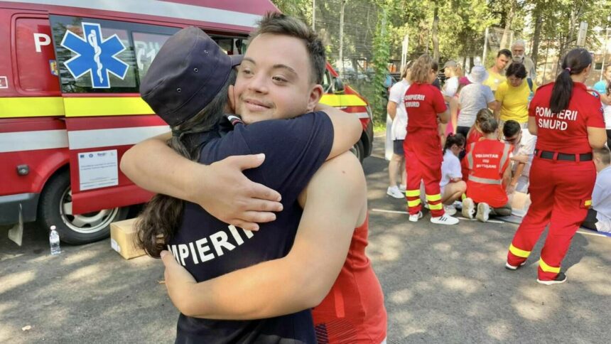 Îmbrățișări de la copiii cu dizabilități pentru pompierii din Botoșani