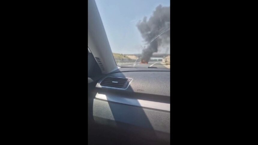 Canicula în România: Oameni afectați de căldură, spitale fără curent și mașini care iau foc