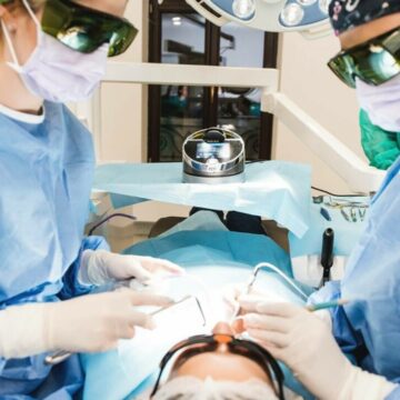 De ce să alegi clinica implant dentar București: beneficii și servicii de calitate