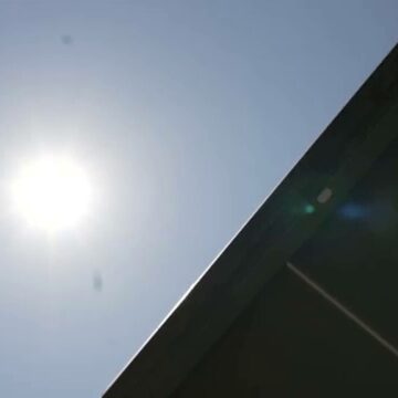 Președintele a retrimis Parlamentului legea energiei. Românii cu fotovoltaice erau obligați să-și pună și baterii solare