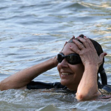 img Primarul Parisului, Anne Hidalgo, înotă în Sena înainte de Jocurile Olimpice