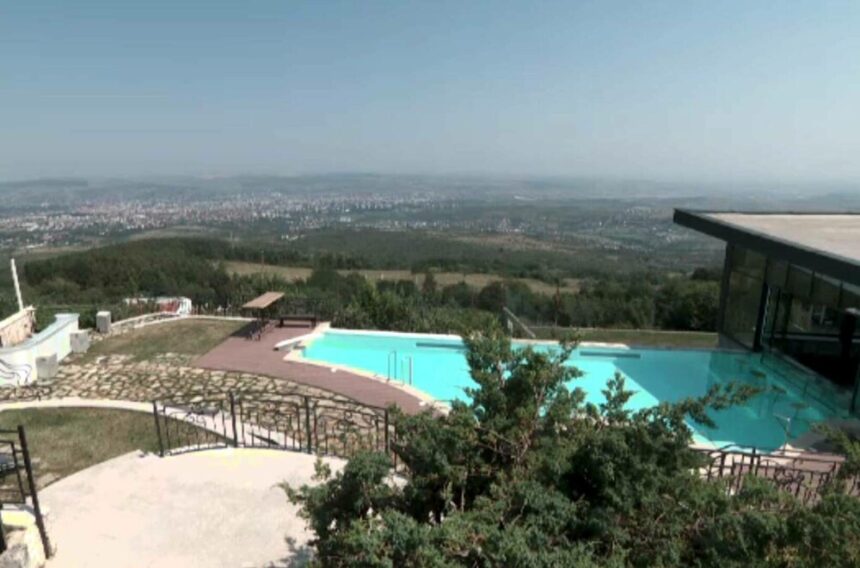 img Valentin Băbuțan din Bistrița a investit într-o piscină la curte: costuri și beneficii