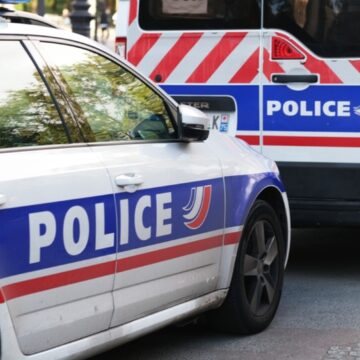img Atac cu cuțitul asupra unui polițist la Paris