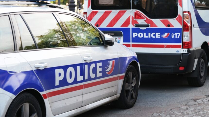 img Atac cu cuțitul asupra unui polițist la Paris