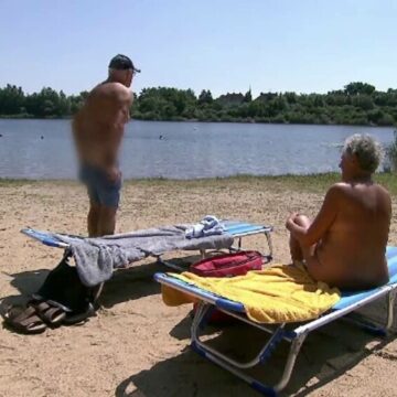 img Nudiștii se plâng că tinerii nu preiau tradiția dezbrăcatului