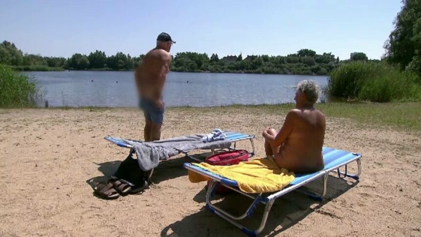img Nudiștii se plâng că tinerii nu preiau tradiția dezbrăcatului