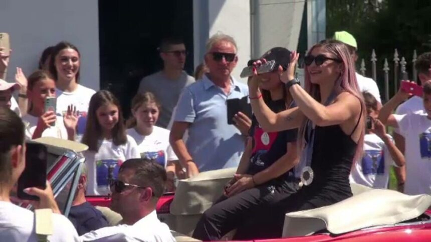 img Primirea triumfală a Mihaelei Valentina Cambei, vicecampioana la haltere, la Onești