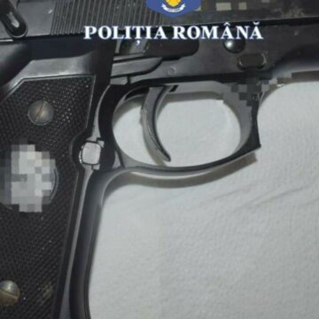 Doi indivizi au tras cu o armă în geamurile unui restaurant din Mangalia. Au fost prinşi când încercau să iasă din ţară