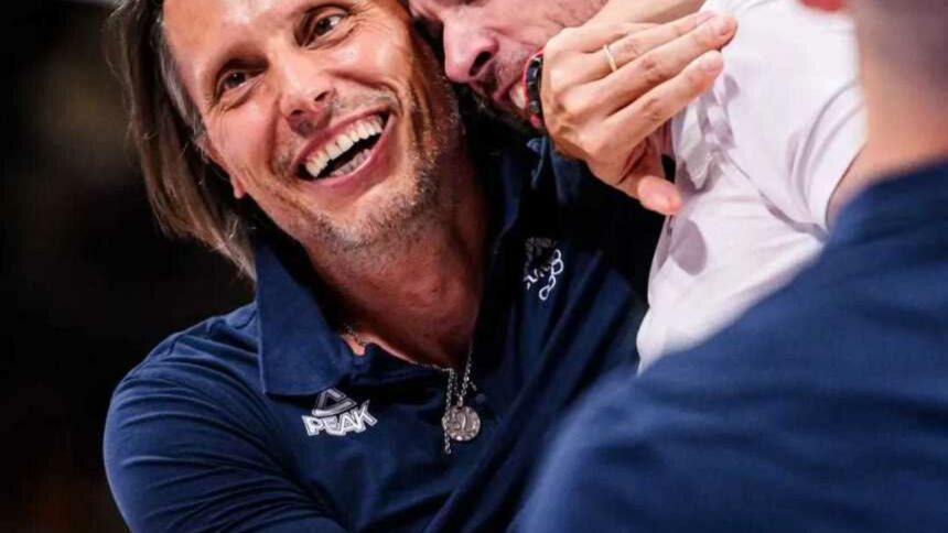 img Românul care scrie istorie la Paris – Geani Creţu califică naționala de volei masculin a Sloveniei în sferturile Jocurilor Olimpice