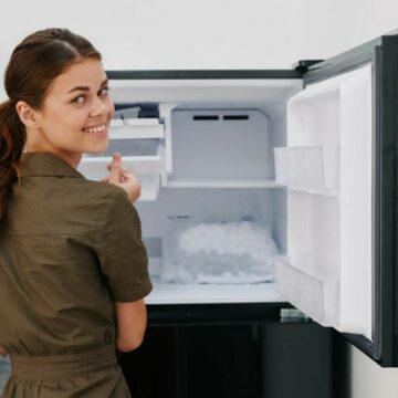 Cum să faci dezghețarea corectă a frigiderului și sfaturi pentru prelungirea duratei de viață a aparatului