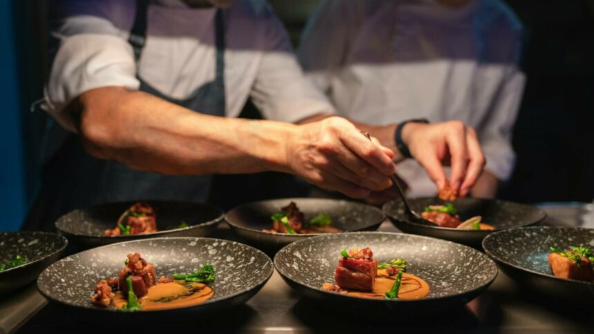 img Stafilococul auriu descoperit la bucătarul unui restaurant din Sibiu