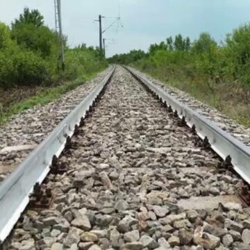 img Cum vopsește CFR șinele de tren din vestul țării pentru a combate căldura excesivă