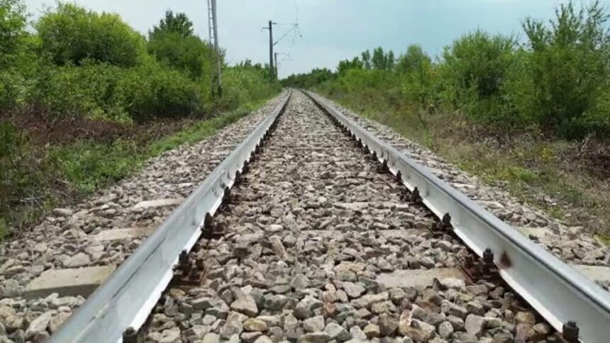 img Cum vopsește CFR șinele de tren din vestul țării pentru a combate căldura excesivă