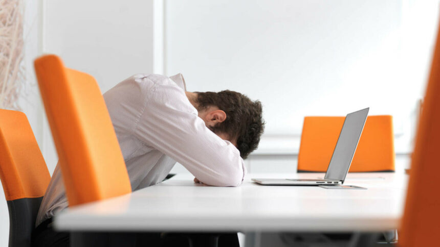 img Un bărbat dedicat, premiat de firmă, își deschide propria afacere