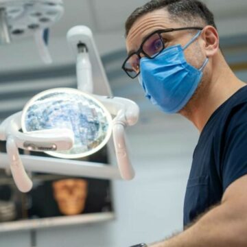 img Implant Dentar sau Punte Dentară? Care este cea mai bună opțiune pentru tine