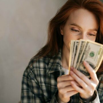 img Scandalul ecrocheriei macabre: o britanică a mințit că fiul ei are cancer pentru a primi bani de la o fundație caritabilă