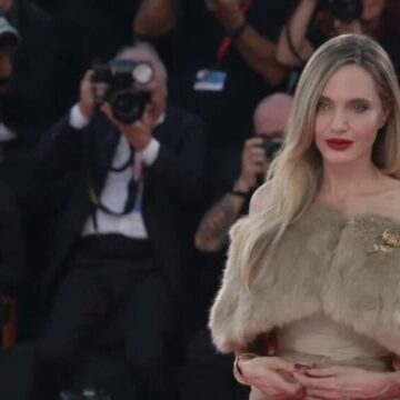 img Angelina Jolie strălucește la Festivalul de Film de la Veneția