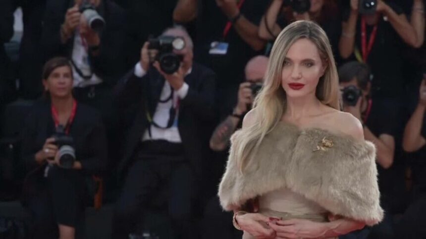 img Angelina Jolie strălucește la Festivalul de Film de la Veneția
