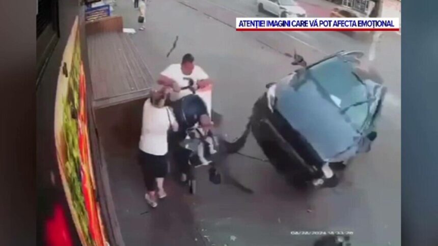 img Tragedie evitată în ultima clipă. Cum a reușit o familie cu un bebeluș să scape, după ce o mașină a intrat pe trotuar | VIDEO
