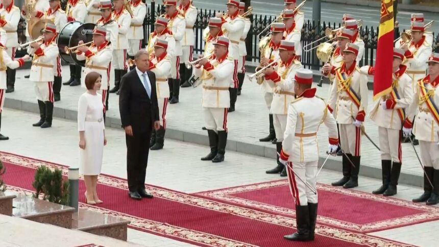 Klaus Iohannis și Maia Sandu semnează o declarație comună la Chișinău