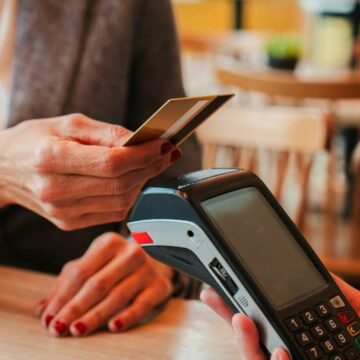 img Femeia care și-a cumpărat trei case și o cafenea cheltuind mai puțin de 2 euro pe zi