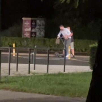 img Scandal pe o stradă din Cluj-Napoca. Un bărbat ar fi fost agresat din cauza unei trotinete electrice