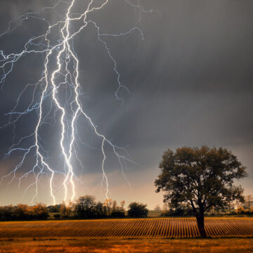 img Fulgerul care a lovit o plajă din Italia