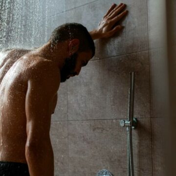 img Beneficiile dușurilor reci pe perioada caniculei