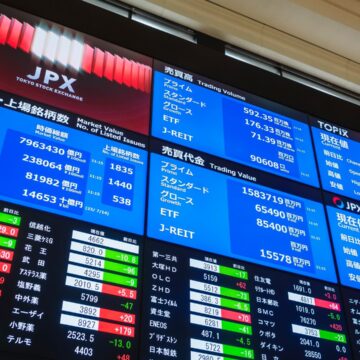 img Volatilitate extremă pe bursele internaționale. Acțiunile japoneze cresc cu 10% după un picaj spectaculos
