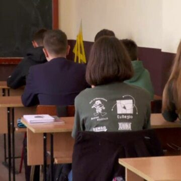 img Schimbări majore în sistemul de învățământ din România: Note la purtare în catalog și interzicerea telefoanelor mobile în școli