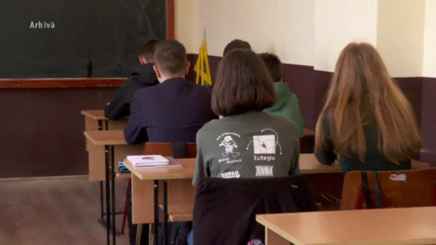 img Schimbări majore în sistemul de învățământ din România: Note la purtare în catalog și interzicerea telefoanelor mobile în școli