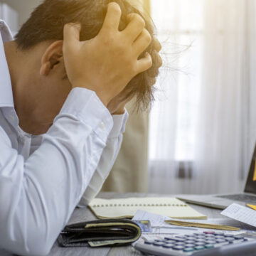 img Cum a scăpat un cuplu de români din Spania de o datorie de 35.000 de euro, complet legal