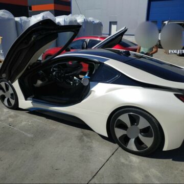 img Polițiștii au confiscat un BMW i8 de la un proxenet român – Ce s-a întâmplat cu mașina?