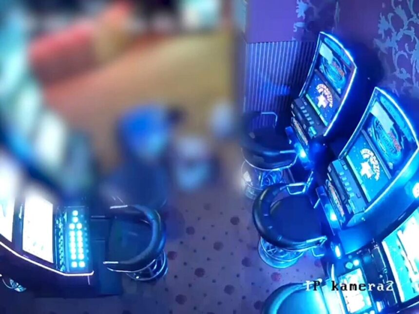 img Atac într-un cazino din Baia Mare: Angajata vs Bărbatul jefuitor