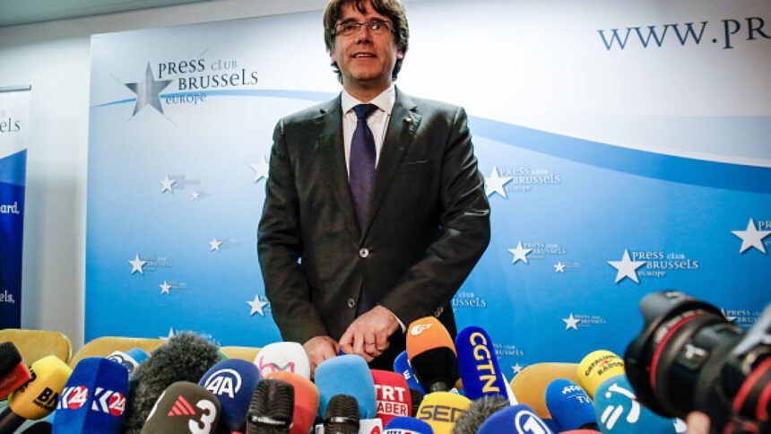 img Fostul lider catalan Carles Puigdemont evadează de poliție și părăsește Spania