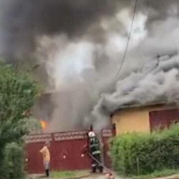 img Incendiu devastator în județul Brașov. 11 oameni au rămas pe drumuri