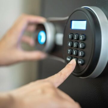 img Tânără din Dâmboviţa reţinută pentru furt din seiful firmei unde lucra