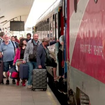 img Tot mai mulți români aleg să călătorească cu trenul în străinătate. Avantajele și costurile