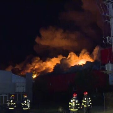 img Incendiu de proporții lângă București: Un depozit de electrocasnice devastat de flăcări