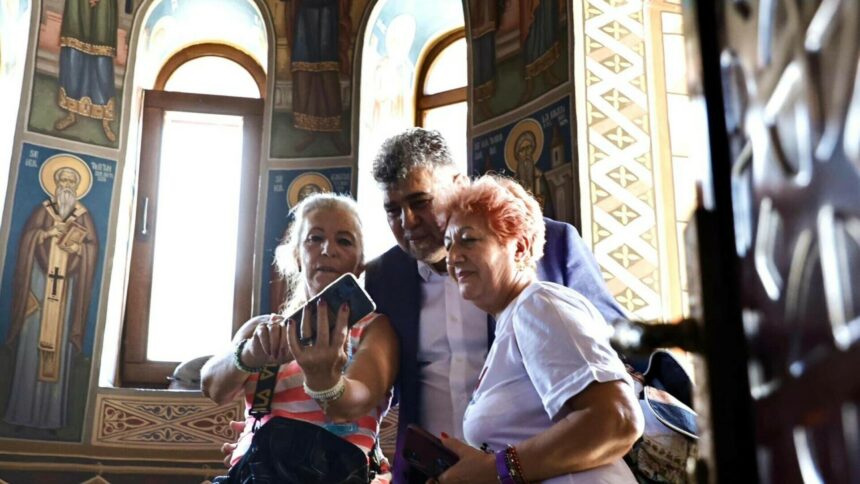 img Marcel Ciolacu face băi de mulțime în Moldova, dar asta ”nu are nicio legătură cu candidatura”. Ce i-a spus unei starețe