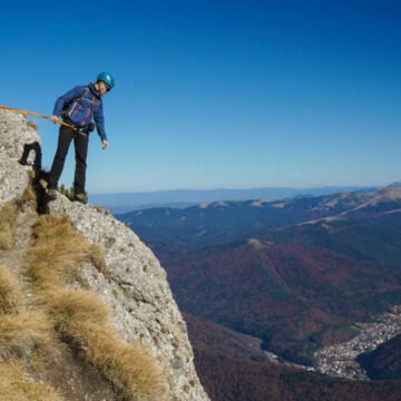 img Tragedie în munții Bucegi: Turistă decedată în urma unei căderi de 300 de metri în Brâna Aeriană