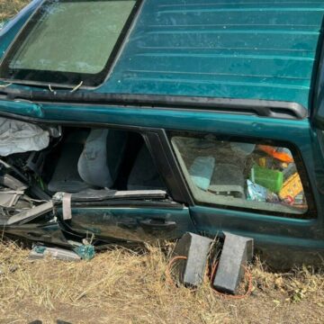 img Accident tragic în Arad: Un bărbat a murit, iar o femeie și doi copii au fost răniți după ce mașina s-a izbit de un copac