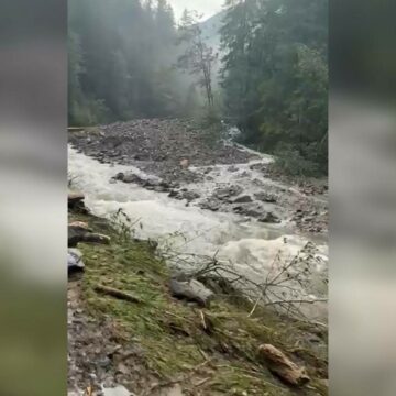 Intervenție de urgență în Masivul Făgăraș: Persoane salvate după ruperea drumului spre Vârful Moldoveanu