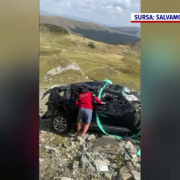 Tragedie pe Transalpina: Bărbat mort după ce a sărit cu mașina într-o prăpastie de 200 de metri