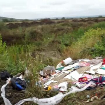 img Anchetă într-o comună din Maramureș: Primăria acuzată că a transformat o pășune în groapă de gunoi