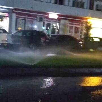 Primăria din Huși a pornit stropitorile în timp ce orașul era inundat de ploaie torențială