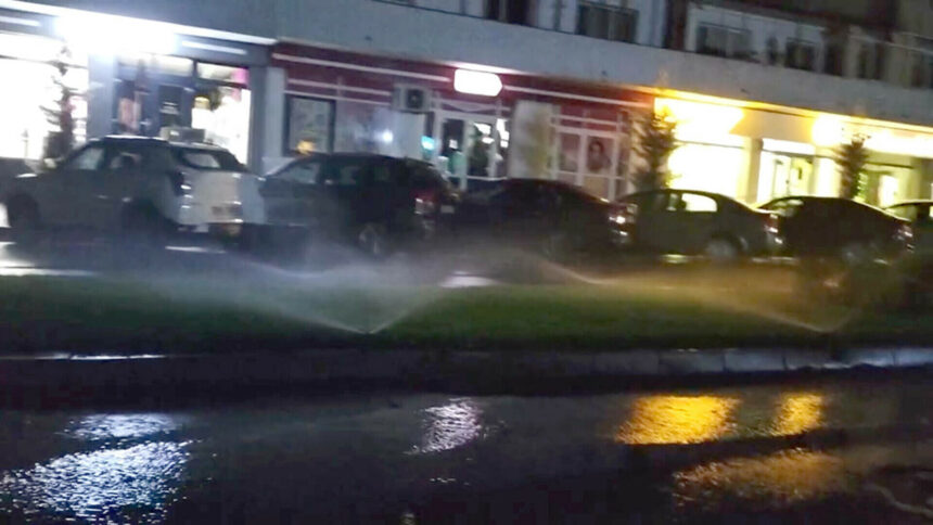 img Primăria din Huși a pornit stropitorile în timp ce orașul era inundat de ploaie torențială