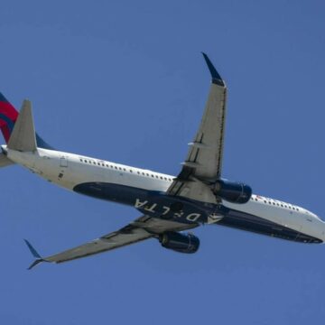 Incidentul de pe zborul Delta Air Lines: Pasagerii au început să sângereze din gură și din urechi