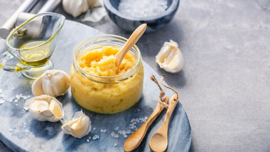 Metode de conservare a usturoiului la borcan și prepararea celei mai bune paste de usturoi